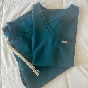 Figs Scrub Set